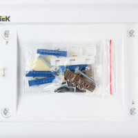 Пластиковый корпус IEK Prime щрн-п-4 белый/белая дверь ip41 MKP82-N-04-WD-41-20
