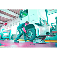 Аккумуляторный гайковерт Bosch GDS 18V-1050 H Соло 06019J8500