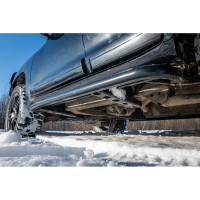 Силовые пороги РИФ Toyota Land Cruiser 200 2008-2015 черные накладки и болты RIF200-40000-BL