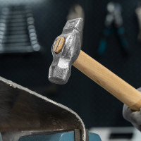 Слесарный молоток Без бренда 500 г,круглый боек,деревянная ручка 10240