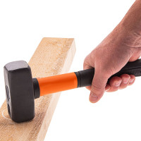 Кувалда SPARTA 1000 г, фибергласовая обрезиненная рукоятка 10913