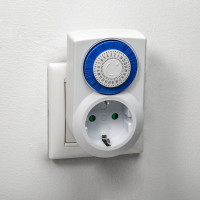 Механический суточный таймер duwi REV "Промо", до 3680Вт, 48 включений в сутки, белый, 67074 8