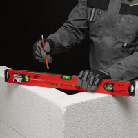 Алюминиевый уровень MATRIX 600 мм, фрезерованный, 3 глазка (1 зеркальный), усиленный 34706