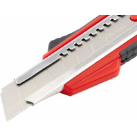 Нож 18мм, выдвижное лезвие, металлическая направляющая, эргономичная двухкомпонентная рукоятка MATRIX 78933