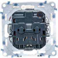 Розетка силовая Legrand Valena LIFE IP44.2К+З, с защитными шторками и откидной крышкой.Белая 753119