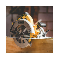 Дисковая пила DEWALT 18В XR DCS570N