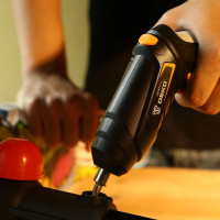 Аккумуляторная отвертка DEKO DKS4FU-Li в кейсе, набор инструментов 112 предметов 063-4153