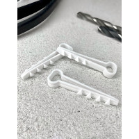 Дюбель-хомут DM PLAST 5-10 для плоского кабеля, белый, 100 шт dx5-10dm