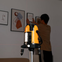 Лазерный самовыравнивающийся уровень DEKO в кейсе LL57 PRO SET 2 PREMIUM со штативом 1 м, 5 линий, красный луч 065-0104-1