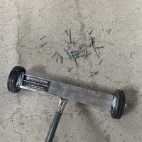 Магнитный сборщик на колесах 330 мм Проф-Магнит Подборщик330-С100