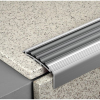 Порог угловой алюминиевый Лука 40x20 мм, 1,35 м, без покрытия, чёрный резинка УТ000023669