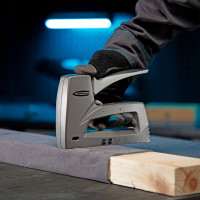 Мебельный степлер GROSS Aluminium 140 алюм. корпус, рег. удара, тип скобы 140, 300, 6-14 мм 41007