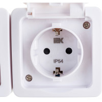 Двухместная розетка IEK с заземляющим контактом, с крышкой, для открытой установки РСб22-3-ГПБб IP54 ERMP22-K01-16-54-EC