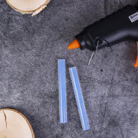 Клеевой пистолет BRAUBERG 60Вт для стержня 11 мм, с выключателем, в блистере, 671053