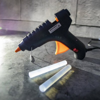 Клеевой пистолет BRAUBERG 60Вт для стержня 11 мм, с выключателем, в блистере, 671053