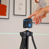 Лазерный самовыравнивающийся уровень DEKO DKLL12 SET 2 со штативом 1 м (2 линии, зеленый луч) 065-0100