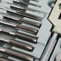 Набор метчиков и плашек ЕРМАК 31 предмет М3-М12 657-003