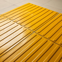 Тактильная плитка PALITRA TECHNOLOGY направление движения, полоса 10шт 50245-1-PVC-500x500x4-Y-10