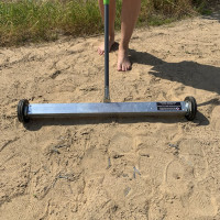 Магнитный сборщик на колесах 660 мм Проф-Магнит Подборщик 660-С100