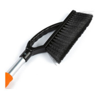 Автомобильная щетка для уборки снега РемоКолор со скребком, 75 см 60-6-053