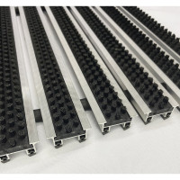 Грязезащитная придверная решетка ООО ПК ЦентрВход Эксперт щетка, размер 390x590 мм 731EX003