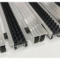 Грязезащитная придверная решетка ООО ПК ЦентрВход Эксперт щетка-широкий скребок, 390х590 мм 731EX009