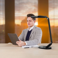 Настольный светодиодный сетевой светильник ФОТОН TL-10DRU-B (10W) черный, USB зарядка 24658