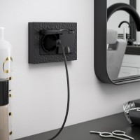 Двойная влагозащищенная розетка WERKEL W1172208 с заземлением с защитными крышками и шторками черный матовый a057286