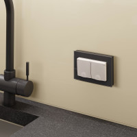 Двойная влагозащищенная розетка WERKEL W1172203 с заземлением с защитными крышками и шторками слоновая кость a057279