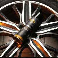 Пенный очиститель шин LAVR 650 мл Ln1443