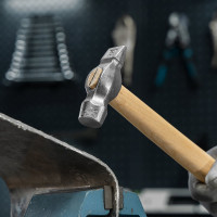 Слесарный молоток Без бренда 400 г,круглый боек,деревянная ручка 10239