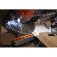 Торцовочная пила c протяжкой Black&Decker BES700