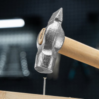 Слесарный молоток Без бренда 600 г,круглый боек,деревянная ручка 10241