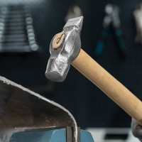 Слесарный молоток Без бренда 600 г,круглый боек,деревянная ручка 10241