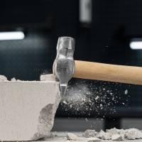 Слесарный молоток Без бренда 600 г,круглый боек,деревянная ручка 10241