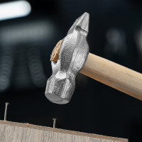 Слесарный молоток Без бренда 200 г,круглый боек,деревянная ручка// 10238