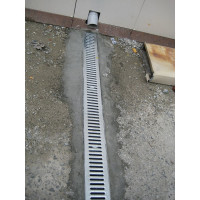 Штампованная оцинкованная решетка Aquastok Norma DN100 А15 1000x135x22 (31041А) 549098