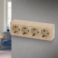 Розетка Intro Quadro с заземлением четырехместная 4x2P+E, 16А-250В, IP20, открытая установка, сосна, Б0053844