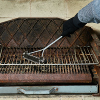 Щетка для барбекю и гриля СОКОЛ Комфорт средняя 62-0042