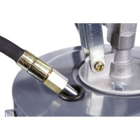 Нагнетатель солидола с ручным приводом KraftWell 16 л KRW1797