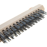 Четырехрядная металлическая щетка с деревянной ручкой SANTOOL 060101-004