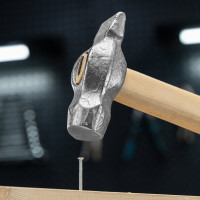 Слесарный молоток Без бренда 800 г,круглый боек,деревянная ручка 10243