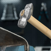 Слесарный молоток Без бренда 800 г,круглый боек,деревянная ручка 10243