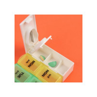 Таблетница-органайзер Onlitop 7 контейнеров по 2 секции 20х7,5х2,5 см Неделька утро/вечер с таблеторезом англ буквы цв накл ОТ 1528843