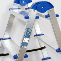 Двусторонняя алюминиевая стремянка РемоКолор 3 ступени 63-0-023