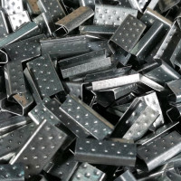 Оцинкованная скрепа КОРДЛЕНД 13x27x0,5 для ПП ленты 12 мм, 1000 шт. PP-13zn KREP-00172