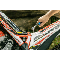 Трещотка HOEGERT TECHNIK изогнутая, с кнопкой 1/2, 72 зубца HT1R322