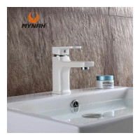 Смеситель для раковины MYNAH 140 мм, белый, однорычажное управление, монтаж на одно отверстие, на гайке, гибкая подводка M1049J