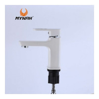 Смеситель для раковины MYNAH 140 мм, белый, однорычажное управление, монтаж на одно отверстие, на гайке, гибкая подводка M1049J