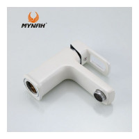 Смеситель для раковины MYNAH 140 мм, белый, однорычажное управление, монтаж на одно отверстие, на гайке, гибкая подводка M1049J